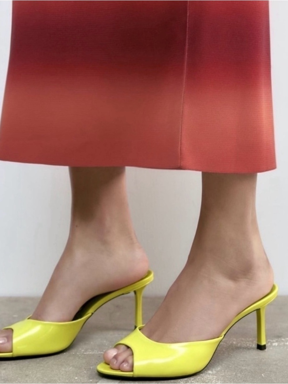 LIKE NEW ZARA PRE-ADORED LIME GREEN PATENT MULES SZ: (38) 7.5